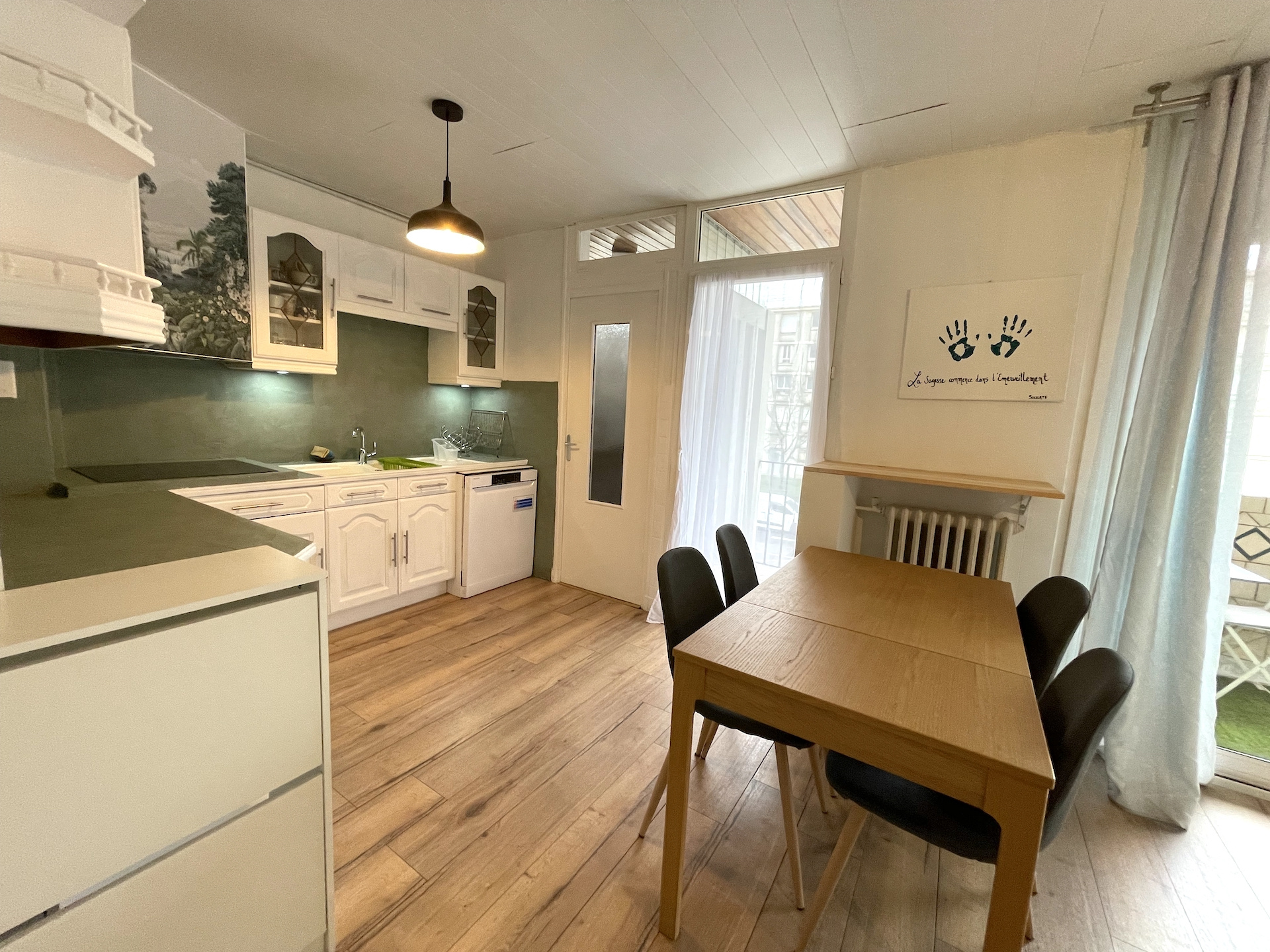 Mérignac Le Burck – Charmant T3 Meublé de 50 m2 avec Balcon. - photo 2