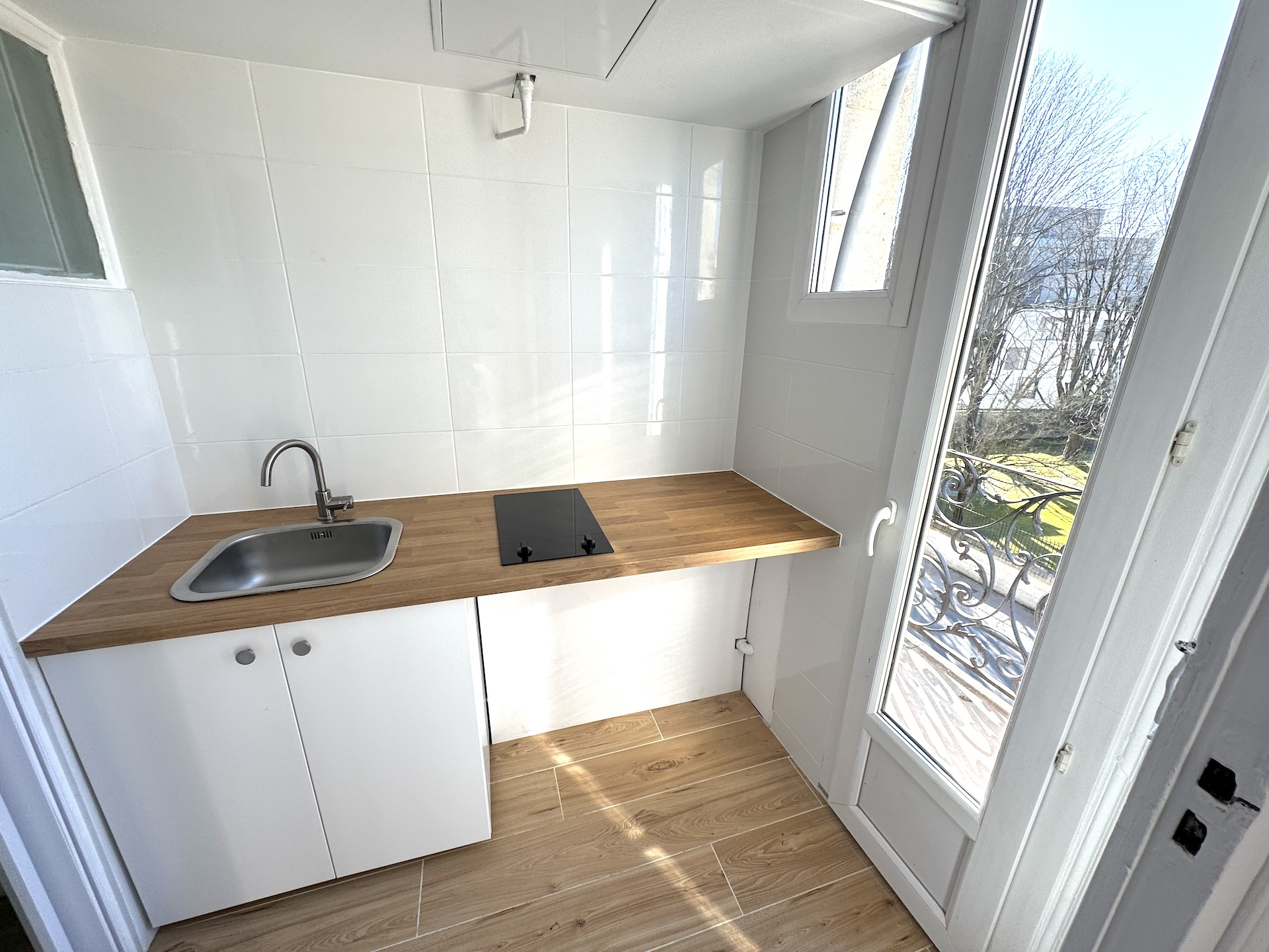 Bordeaux Victoire – Charmant Studio Rénové Situé Plein Sud - photo 2