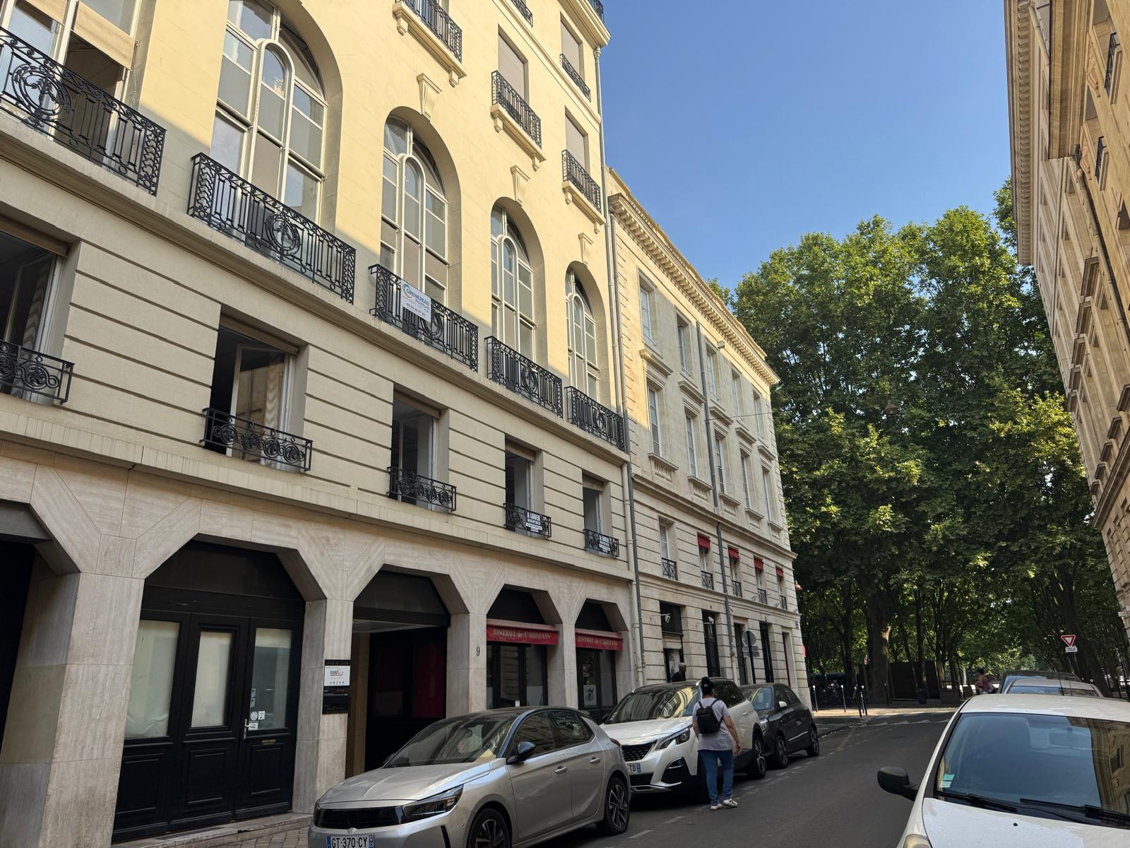 Bordeaux QUINCONCES – Magnifique Bureau Rénové de 125 m2 - photo 2