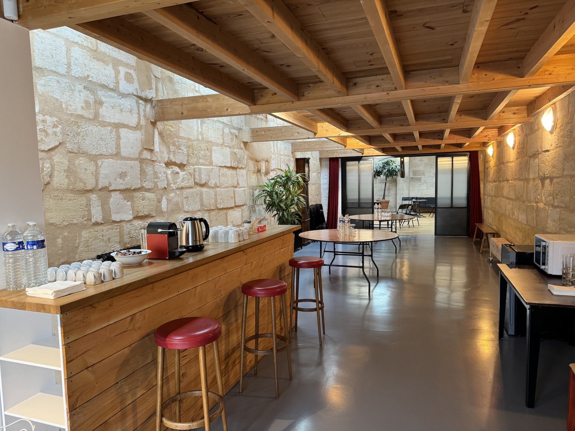 Talence – Barrière St Genès –  Magnifique Salle de 120 m2 à louer - photo 2