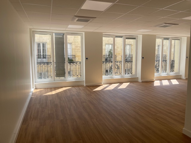 Bordeaux QUINCONCES – Bureau entièrement Rénové – 3 pièces 102 m2 - photo 3