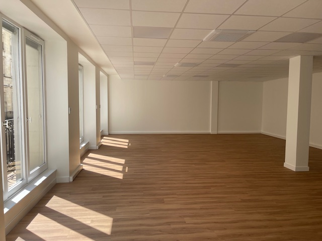 Bordeaux QUINCONCES – Bureau entièrement Rénové – 3 pièces 102 m2 - photo 2