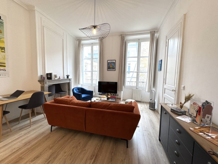 Bordeaux – Centre Historique/ Place St Pierre – T3 rénové de 53 m2