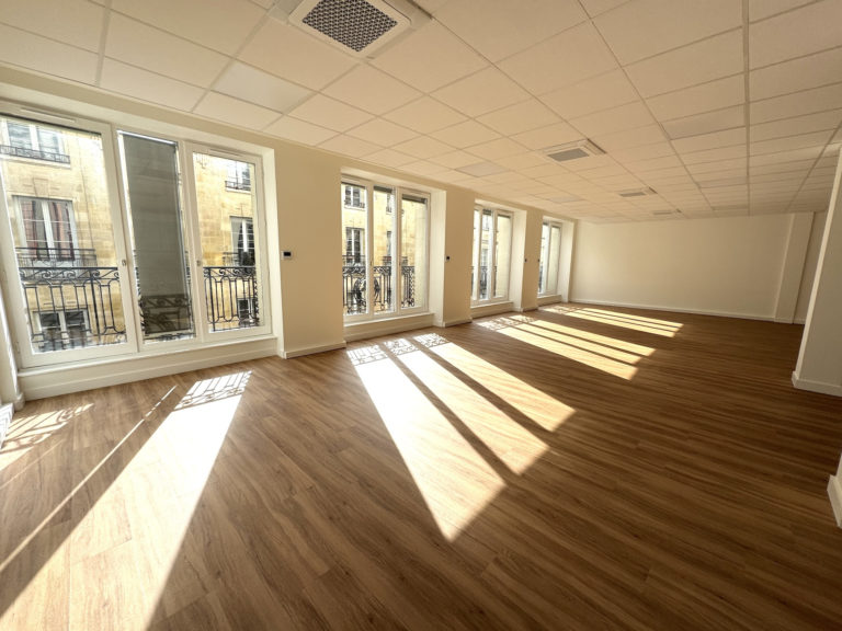 Bordeaux QUINCONCES – Magnifique Bureau Rénové de 125 m2