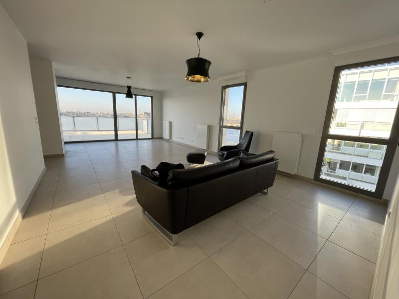 Bordeaux – Rive Droite – Magnifique T5 meublé de 110 m2 – Vue imprenable - photo 2